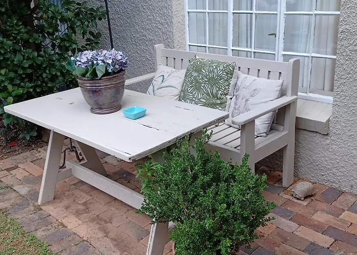 Craighall Park Stylish Garden Studio