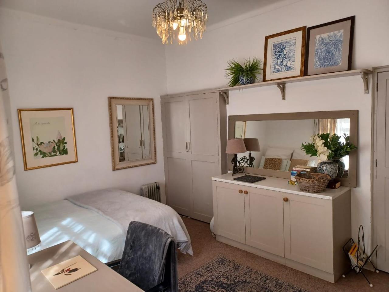 Apartment Craighall Park Stylish Garden