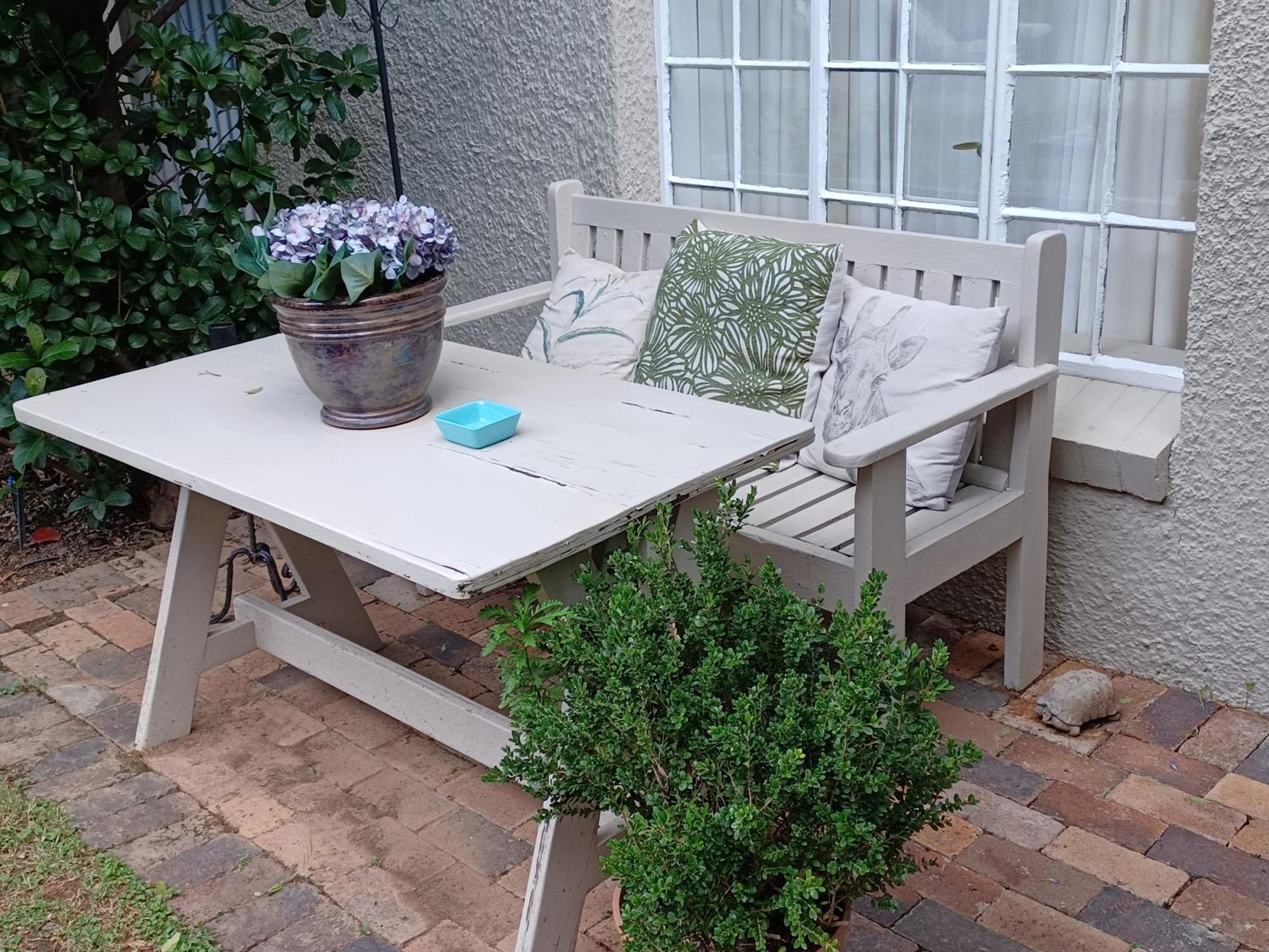 Craighall Park Stylish Garden Apartment